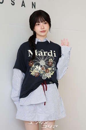 【フォト】重ね着したチョ・ユリ、人形のようなビジュアル