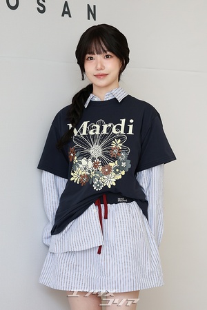 【フォト】重ね着したチョ・ユリ、人形のようなビジュアル