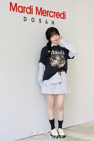 【フォト】重ね着したチョ・ユリ、人形のようなビジュアル