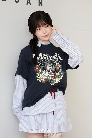 【フォト】重ね着したチョ・ユリ、人形のようなビジュアル