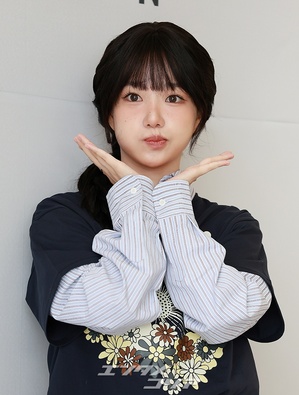 【フォト】重ね着したチョ・ユリ、人形のようなビジュアル