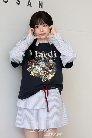 【フォト】重ね着したチョ・ユリ、人形のようなビジュアル