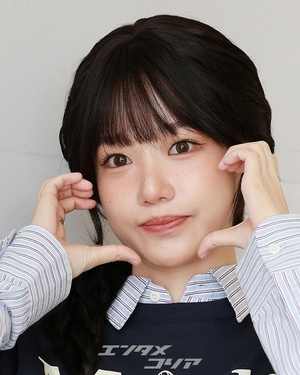 【フォト】重ね着したチョ・ユリ、人形のようなビジュアル