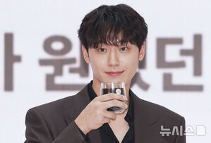 【フォト】イ・ドヒョン「コーヒー1杯いかがですか？」