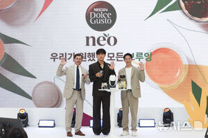 【フォト】イ・ドヒョン「コーヒー1杯いかがですか？」