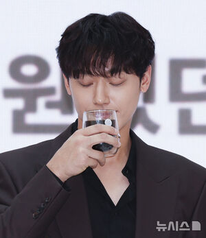 【フォト】イ・ドヒョン「コーヒー1杯いかがですか？」