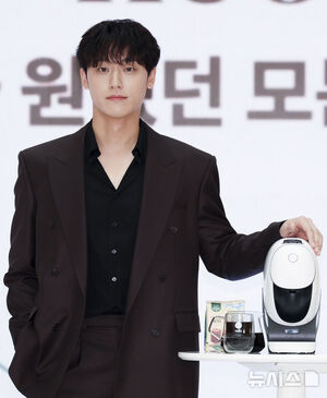 【フォト】イ・ドヒョン「コーヒー1杯いかがですか？」