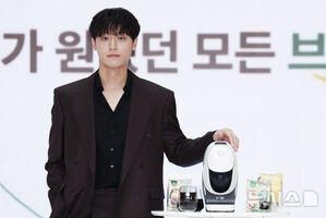 【フォト】イ・ドヒョン「コーヒー1杯いかがですか？」