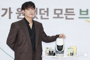 【フォト】イ・ドヒョン「コーヒー1杯いかがですか？」