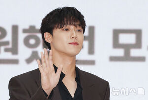 【フォト】イ・ドヒョン「コーヒー1杯いかがですか？」