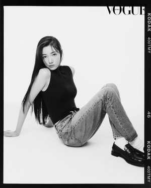 【フォト】AtHeart、デビュー後初グラビアでユニークなビジュアル披露