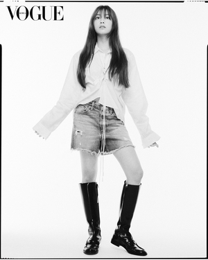 【フォト】AtHeart、デビュー後初グラビアでユニークなビジュアル披露