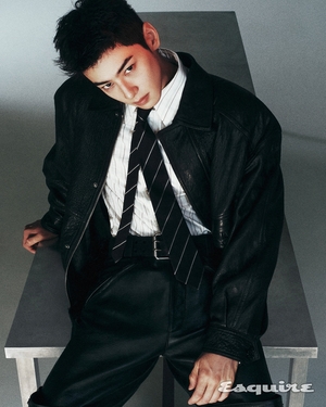 【フォト】チャウヌ、入隊前最後のグラビアで彫刻ビジュアル披露…まさに目の保養