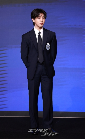 【フォト】Stray Kidsハン、雰囲気のある男