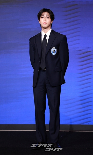 【フォト】Stray Kidsハン、雰囲気のある男