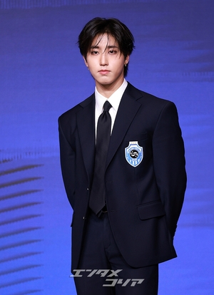 【フォト】Stray Kidsハン、雰囲気のある男