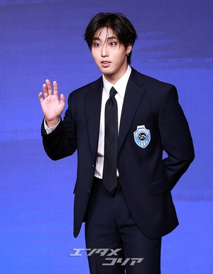 【フォト】Stray Kidsハン、雰囲気のある男