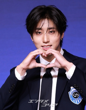 【フォト】Stray Kidsハン、雰囲気のある男