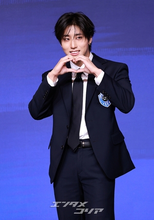 【フォト】Stray Kidsハン、雰囲気のある男