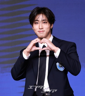 【フォト】Stray Kidsハン、雰囲気のある男