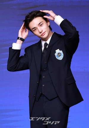 【フォト】Stray Kidsヒョンジン、まさに彫刻ビジュアル