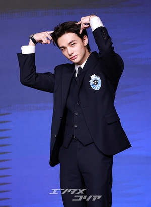 【フォト】Stray Kidsヒョンジン、まさに彫刻ビジュアル