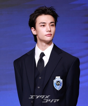 【フォト】Stray Kidsヒョンジン、まさに彫刻ビジュアル