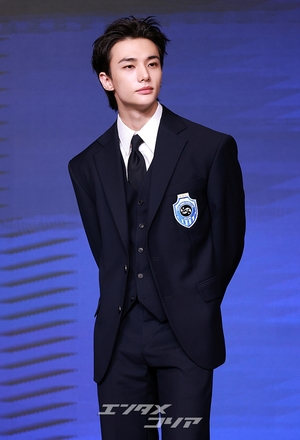 【フォト】Stray Kidsヒョンジン、まさに彫刻ビジュアル