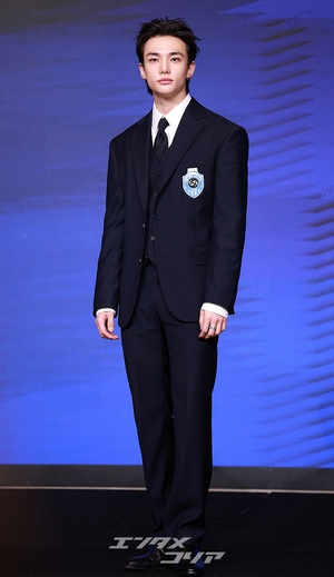 【フォト】Stray Kidsヒョンジン、まさに彫刻ビジュアル