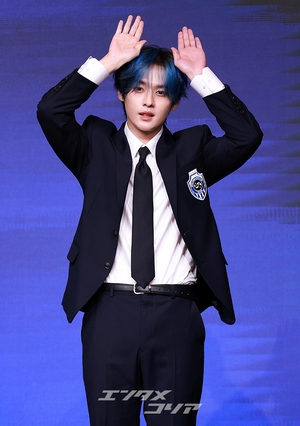 【フォト】Stray Kidsリノ、おしゃれな青い髪