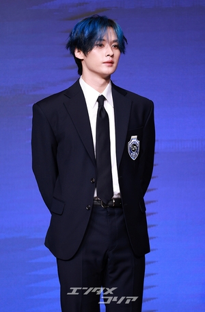 【フォト】Stray Kidsリノ、おしゃれな青い髪