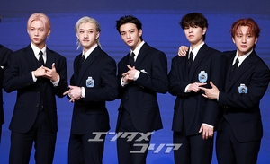 【フォト】Stray Kids、4thアルバム「KARMA」リリース