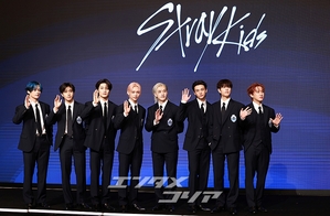 【フォト】Stray Kids、4thアルバム「KARMA」リリース
