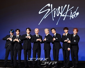 【フォト】Stray Kids、4thアルバム「KARMA」リリース