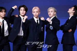 【フォト】Stray Kids、4thアルバム「KARMA」リリース