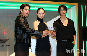 【フォト】オースティン・カン＆シン・ヒョンジ＆チェ・ジョンソク「ウイスキーを1杯いかが」