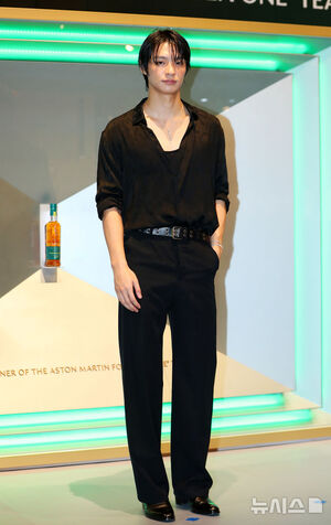 【フォト】オースティン・カン＆シン・ヒョンジ＆チェ・ジョンソク「ウイスキーを1杯いかが」