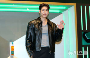 【フォト】オースティン・カン＆シン・ヒョンジ＆チェ・ジョンソク「ウイスキーを1杯いかが」