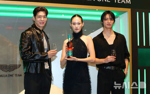 【フォト】オースティン・カン＆シン・ヒョンジ＆チェ・ジョンソク「ウイスキーを1杯いかが」