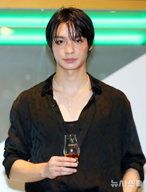 【フォト】オースティン・カン＆シン・ヒョンジ＆チェ・ジョンソク「ウイスキーを1杯いかが」