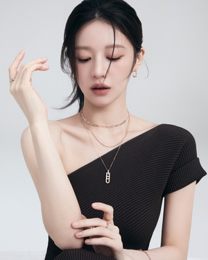 【フォト】コ・ユンジョン、格の違う上品さ…シックな黒コーデ＆ジュエリーで伝説的なビジュアル