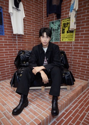 【フォト】キム・ミンジュ、ホン・ギョンの肩に寄り掛かって和やかな2ショット…相性抜群