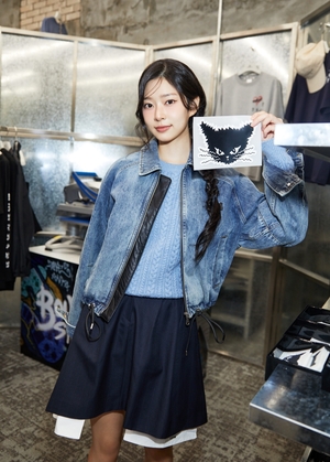 【フォト】キム・ミンジュ、ホン・ギョンの肩に寄り掛かって和やかな2ショット…相性抜群