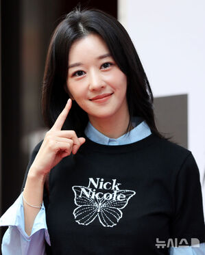 【フォト】ソ・イェジ、ローライズボトムでスリムなウエストちらり