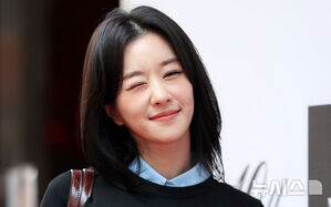 【フォト】ソ・イェジ、ローライズボトムでスリムなウエストちらり