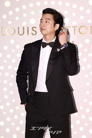 【フォト】コン・ユ、完ぺきなタキシード姿でLOUIS VUITTONのイベントに出席