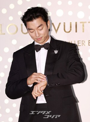 【フォト】コン・ユ、完ぺきなタキシード姿でLOUIS VUITTONのイベントに出席