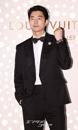 【フォト】コン・ユ、完ぺきなタキシード姿でLOUIS VUITTONのイベントに出席