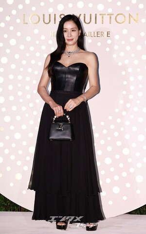 【フォト】52歳コ・ソヨン、上品な黒ドレス