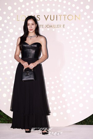 【フォト】52歳コ・ソヨン、上品な黒ドレス